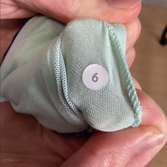 Size 6 lululemon sports bra - Picture 4 of 4